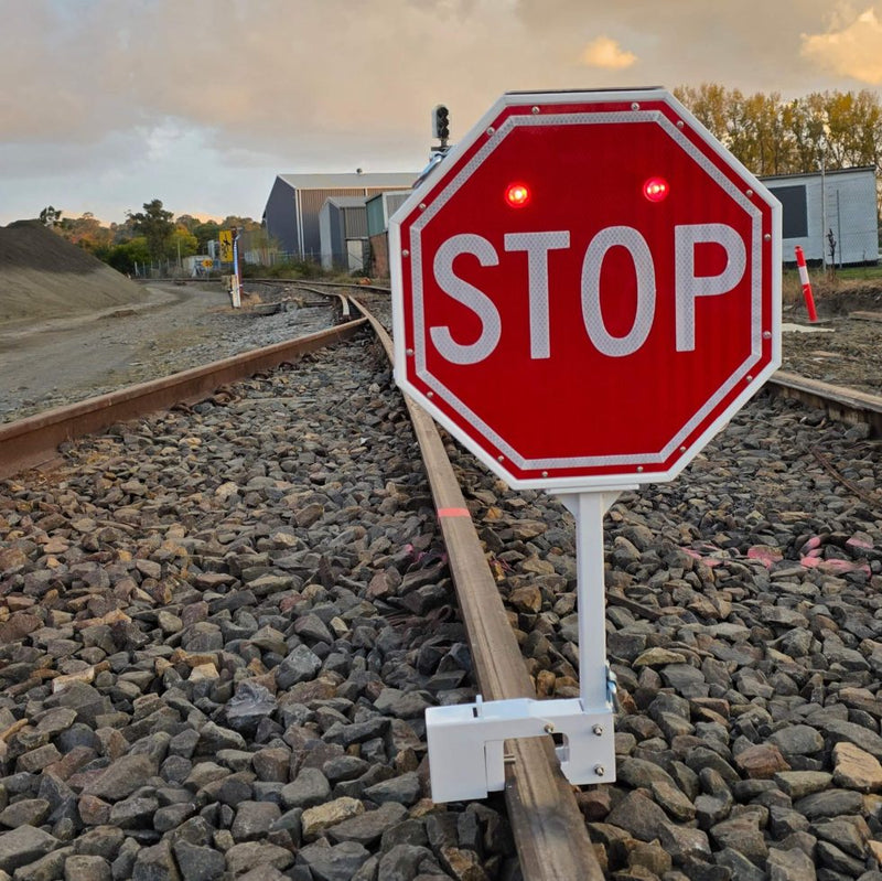 VYPA RailBoss Solar+ Stop Board — Solar Powered, Integrated Flashing Lights, Fits 53kg and 60kg Rail